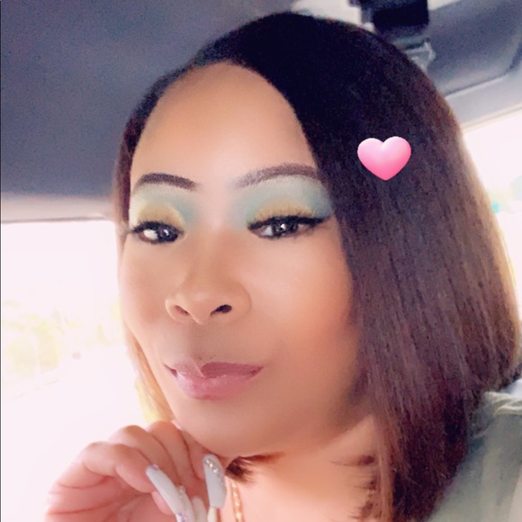 Meet your Posher, Kiana - Picture 3 of 4